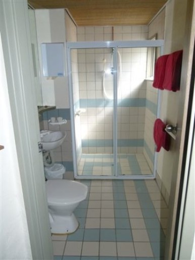 02_bathroom_ensuite